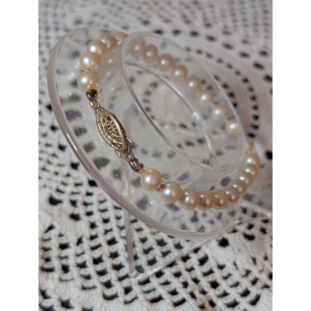 VTG Hand Knotted Cream Pearl Strand Gold Tone Filigree Fishhook Clasp Bracelet